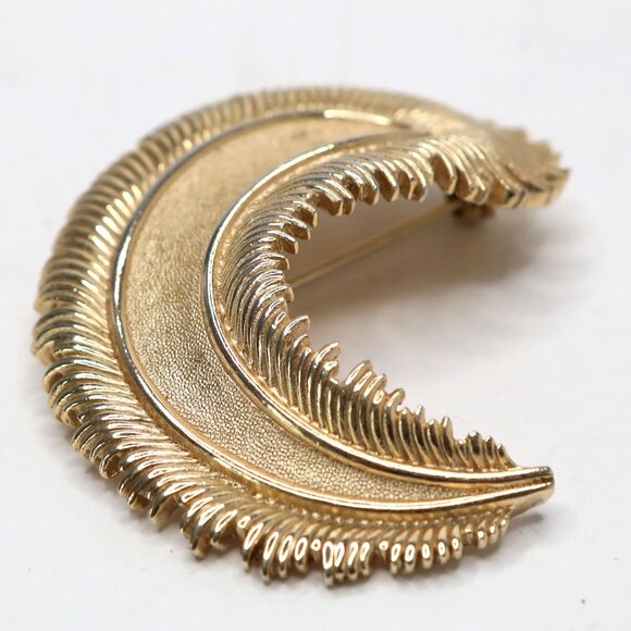 Vintage CROWN TRIFARI Signed Gold Tone Textured Feather Brooch Pin Mid-Century - Picture 10 of 11